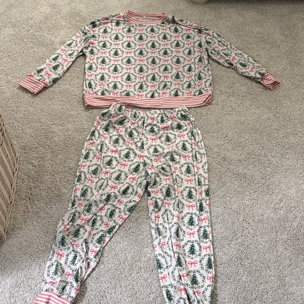 Festive Lounge set  with Wreath and Bow Design